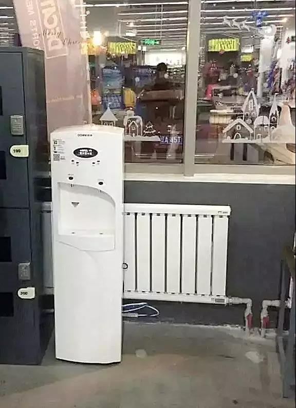 迪卡侬商场里的浩泽直饮净水器